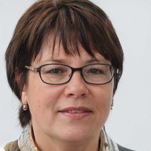 Марина Северова